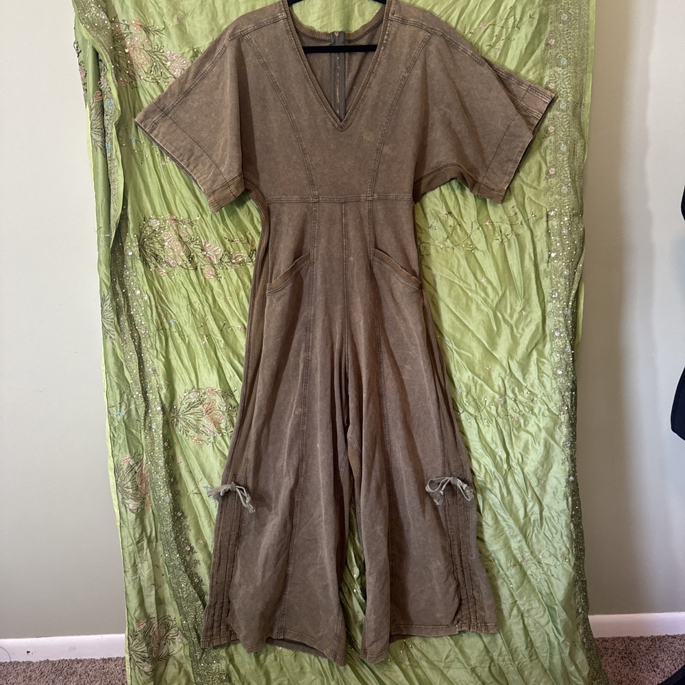 BiBi Olive Brown Short-Sleeve Jumpsuit with Wide Legs